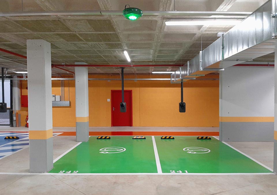 Camera-based parkig guidance system in front of a ev charging space